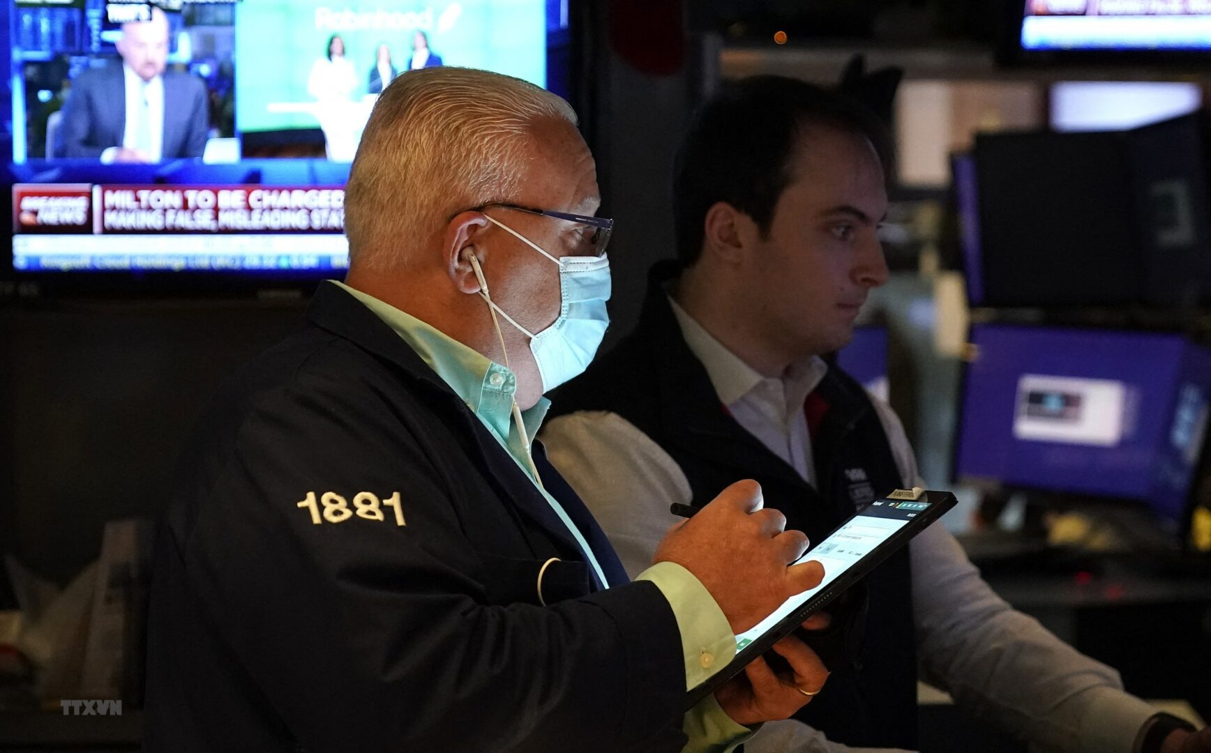 Dow Jones chững lại chờ báo cáo việc làm của Mỹ