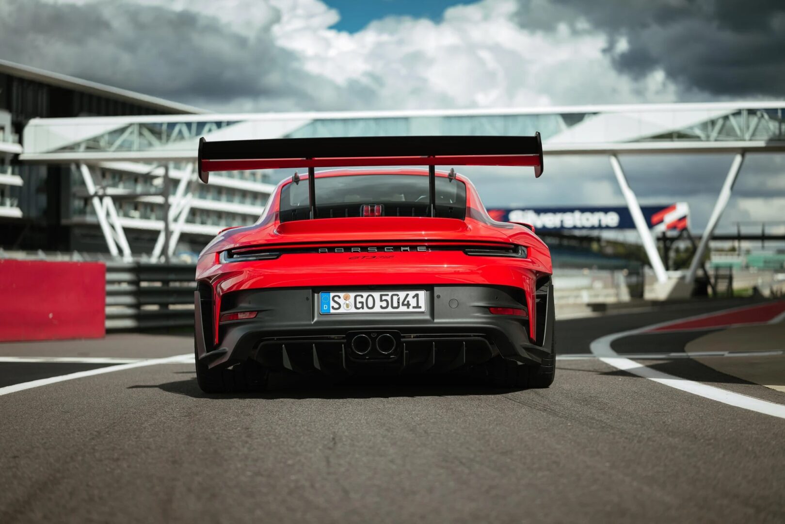 Porsche IPO: nhà đầu tư hứng khởi, thị trường vốn náo nhiệt trở lại