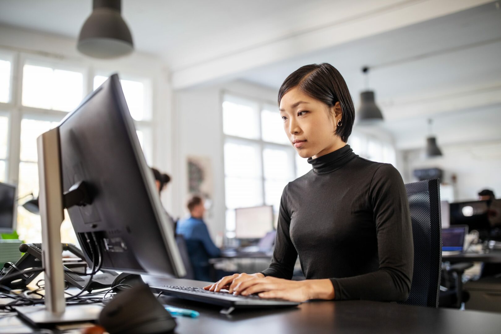 Giảm 25%, cổ phiếu Microsoft hiện tại có đáng mua?