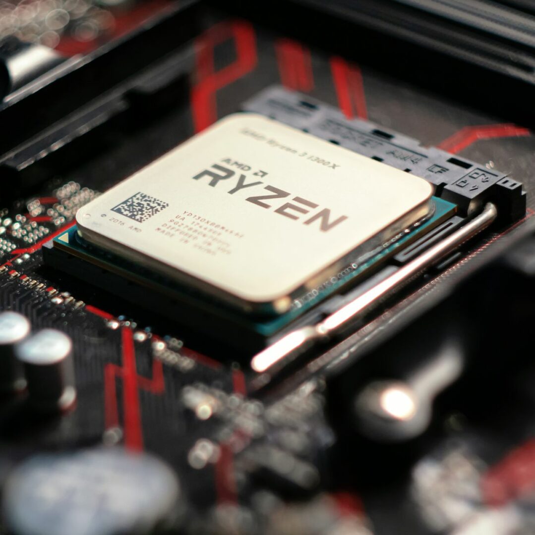 Ý kiến chuyên gia: AMD là cổ phiếu chip đáng mua hơn Nvidia và Intel