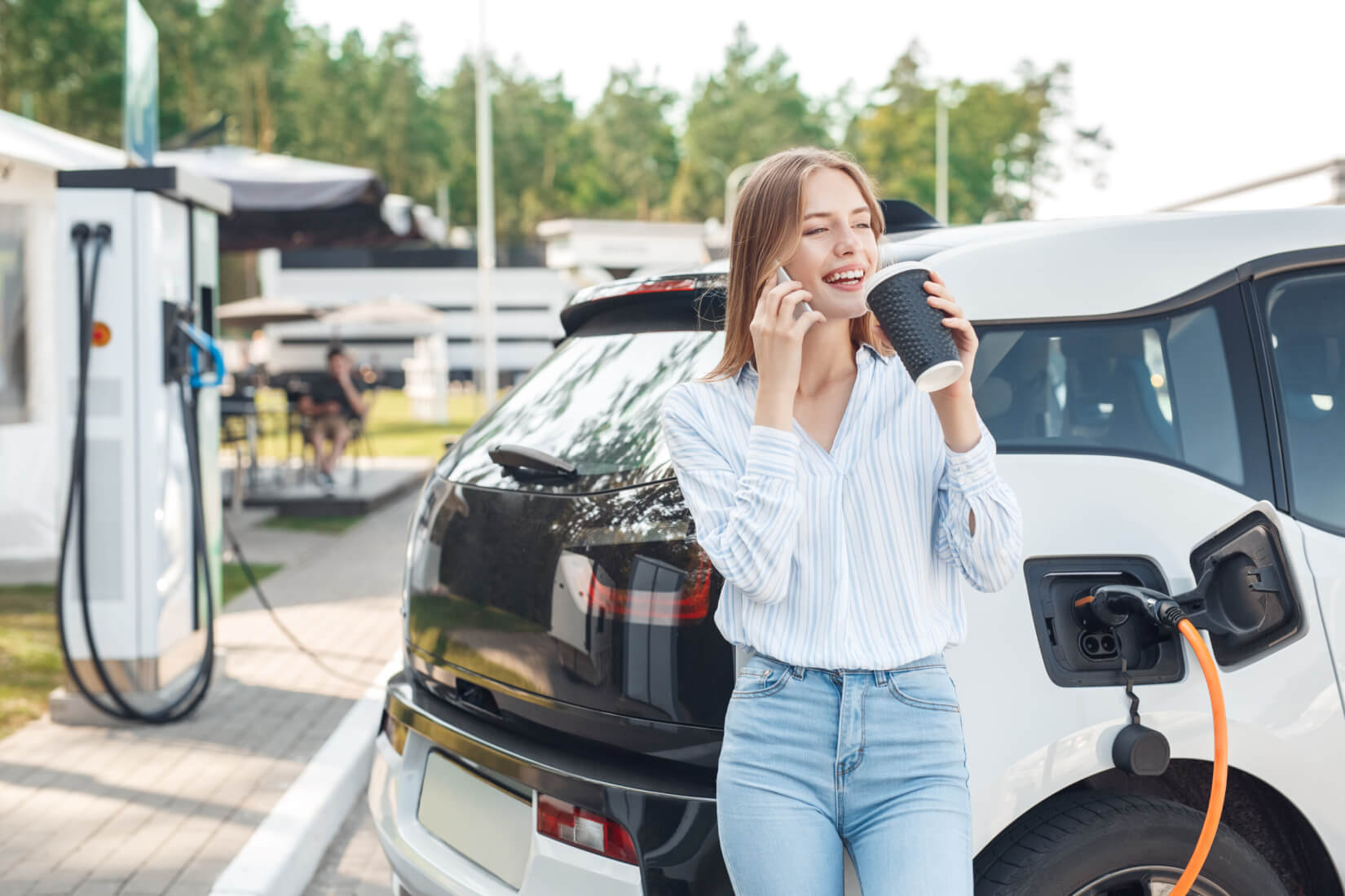 Mua Volkswagen, Texas Instruments để đầu tư vào xe điện trong thời gian thị trường bán tháo