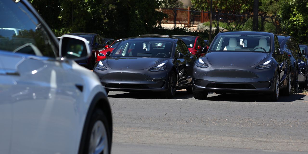 Cổ phiếu Tesla được Phố Wall nâng giá mục tiêu hậu phân tách