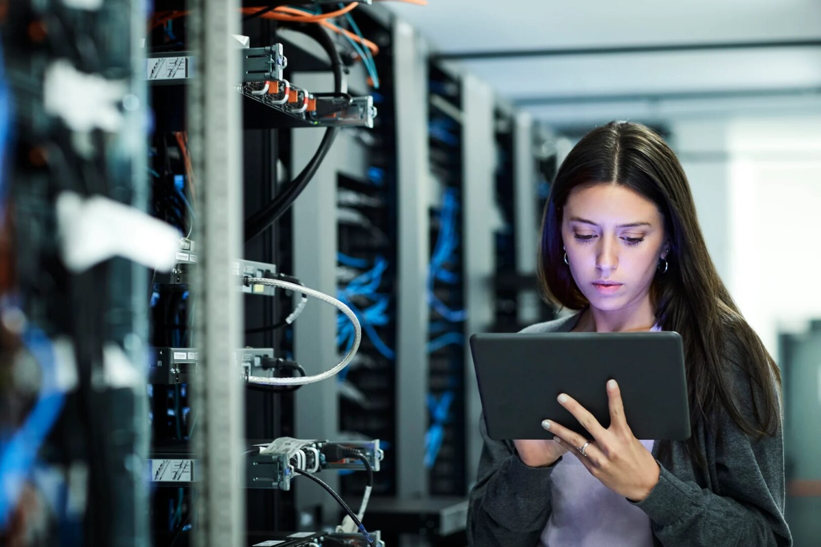 Tăng trưởng doanh thu ổn định trở lại, cổ phiếu IBM có đáng mua vào lúc này?