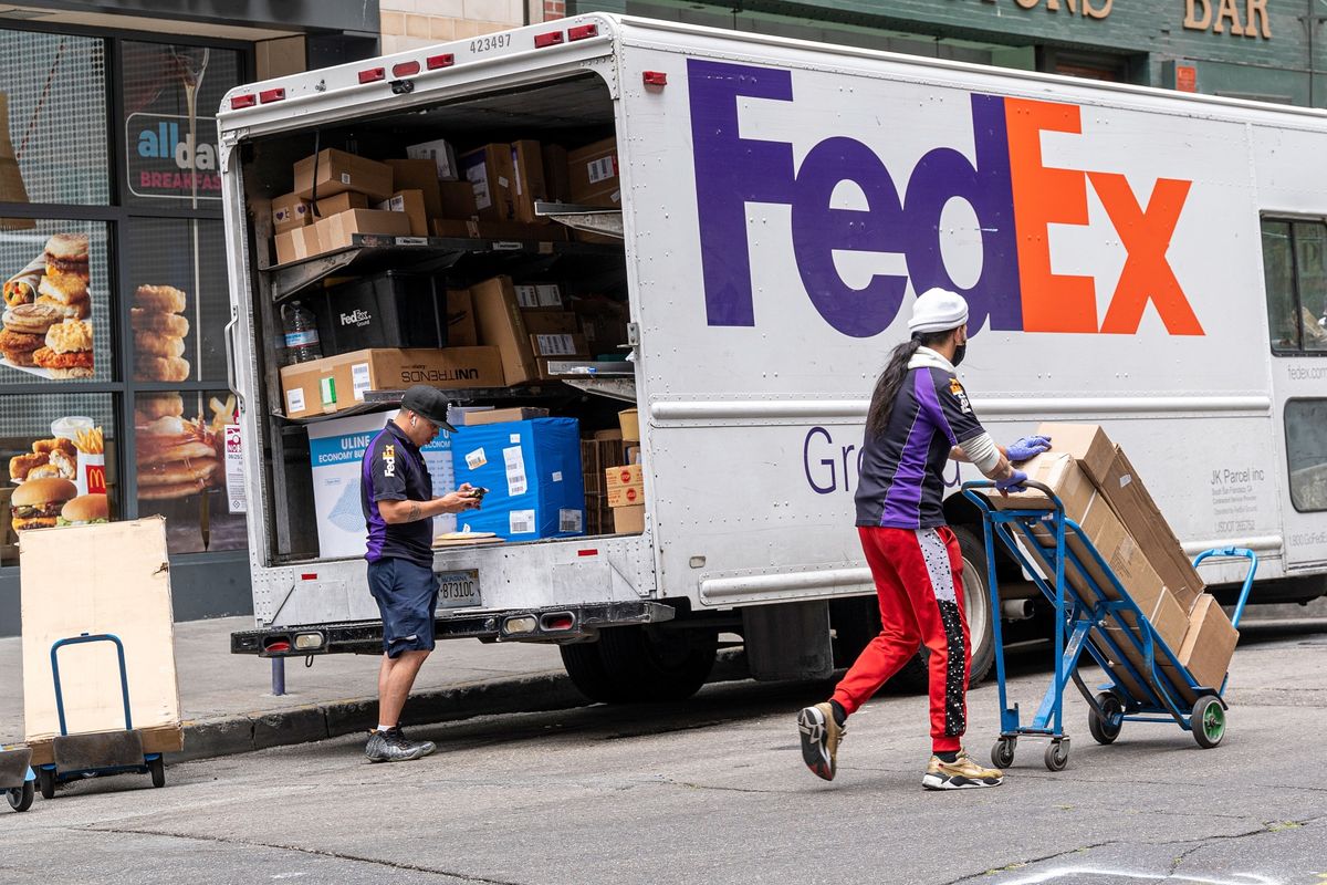 Vì lý do gì cổ phiếu FedEx đã “đi lạc đường” trong tháng 9?