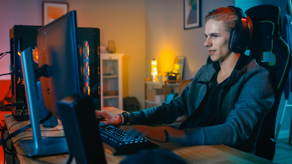 Cổ phiếu AMD cuối năm 2022: 1 tín hiệu tích cực và 1 cảnh báo nguy hiểm