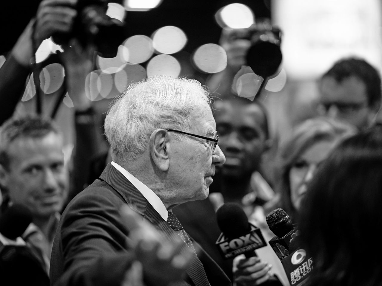 Nóng: Berkshire Hathaway hiện đã có vốn hóa thị trường tiệm cận với Tesla