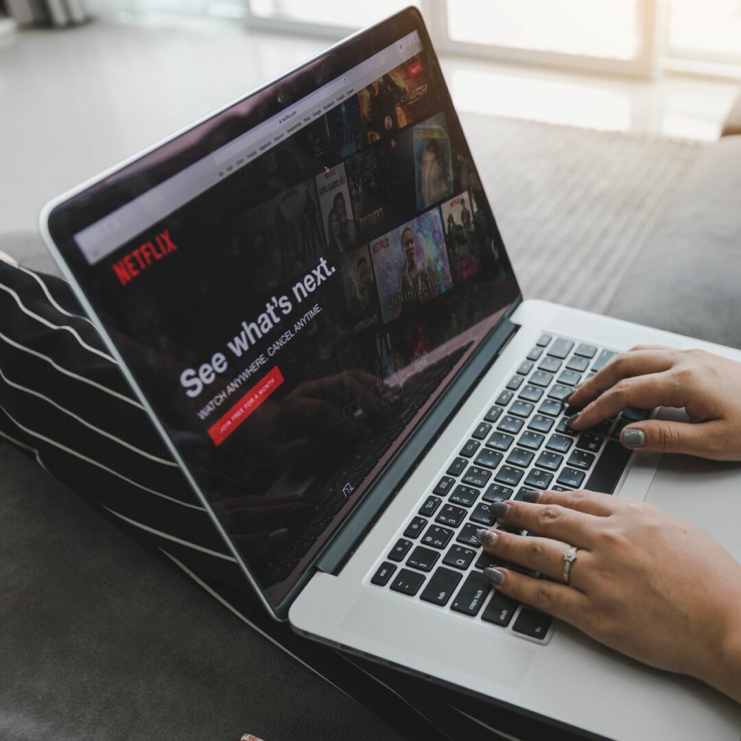 Ý kiến chuyên gia: bán cổ phiếu Netflix vì gói cước hỗ trợ quảng cáo không cứu được công ty