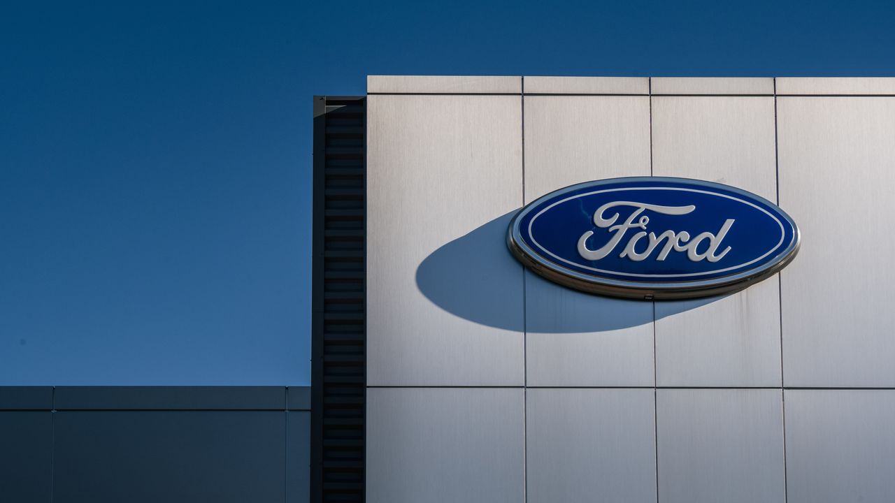 Chuyên gia khuyến nghị: bán cổ phiếu Ford vì rủi ro thua lỗ trong suy thoái