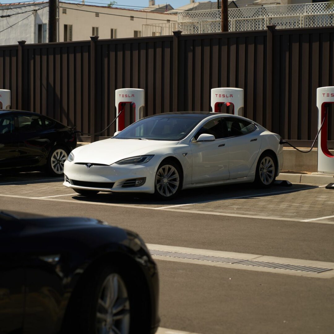 Tesla lập kỷ lục giao hàng – cổ phiếu vẫn sẽ giảm