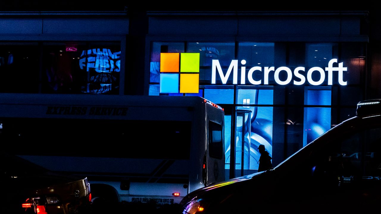 Nhận định chuyên gia: Microsoft có 'lợi thế bền vững'