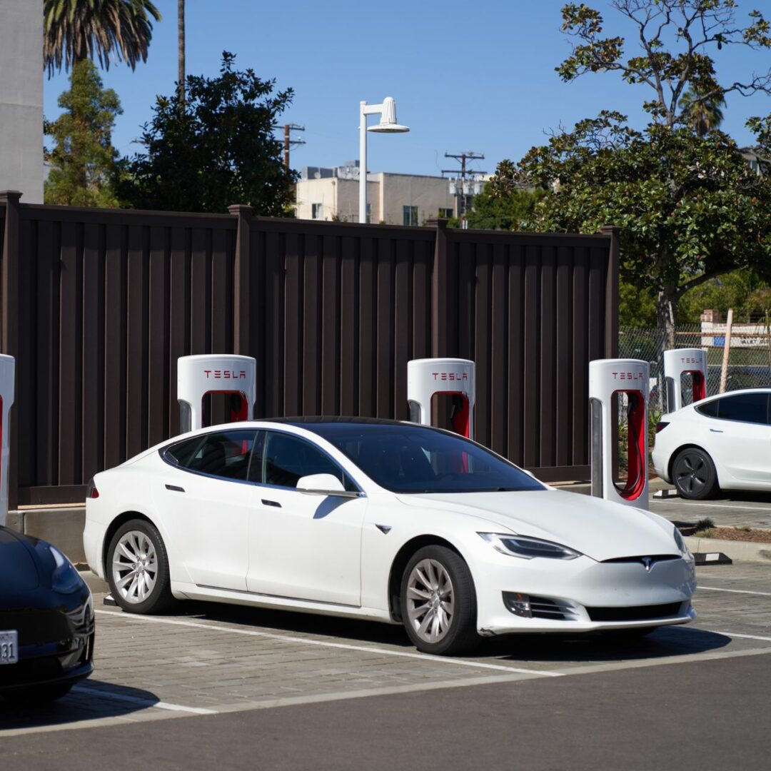 Cổ phiếu Tesla đón tin vui: trái phiếu công ty không còn là “rác”