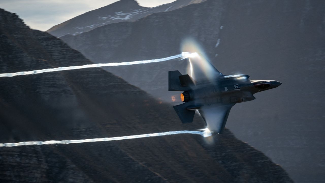 Cổ phiếu Lockheed tăng vượt trội; một giám đốc đã mua thêm cổ phiếu