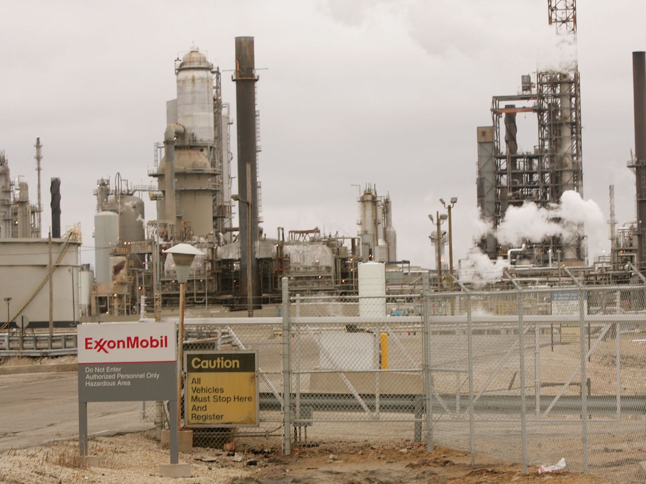 Exxon Mobil, AbbVie, Visa tăng cổ tức