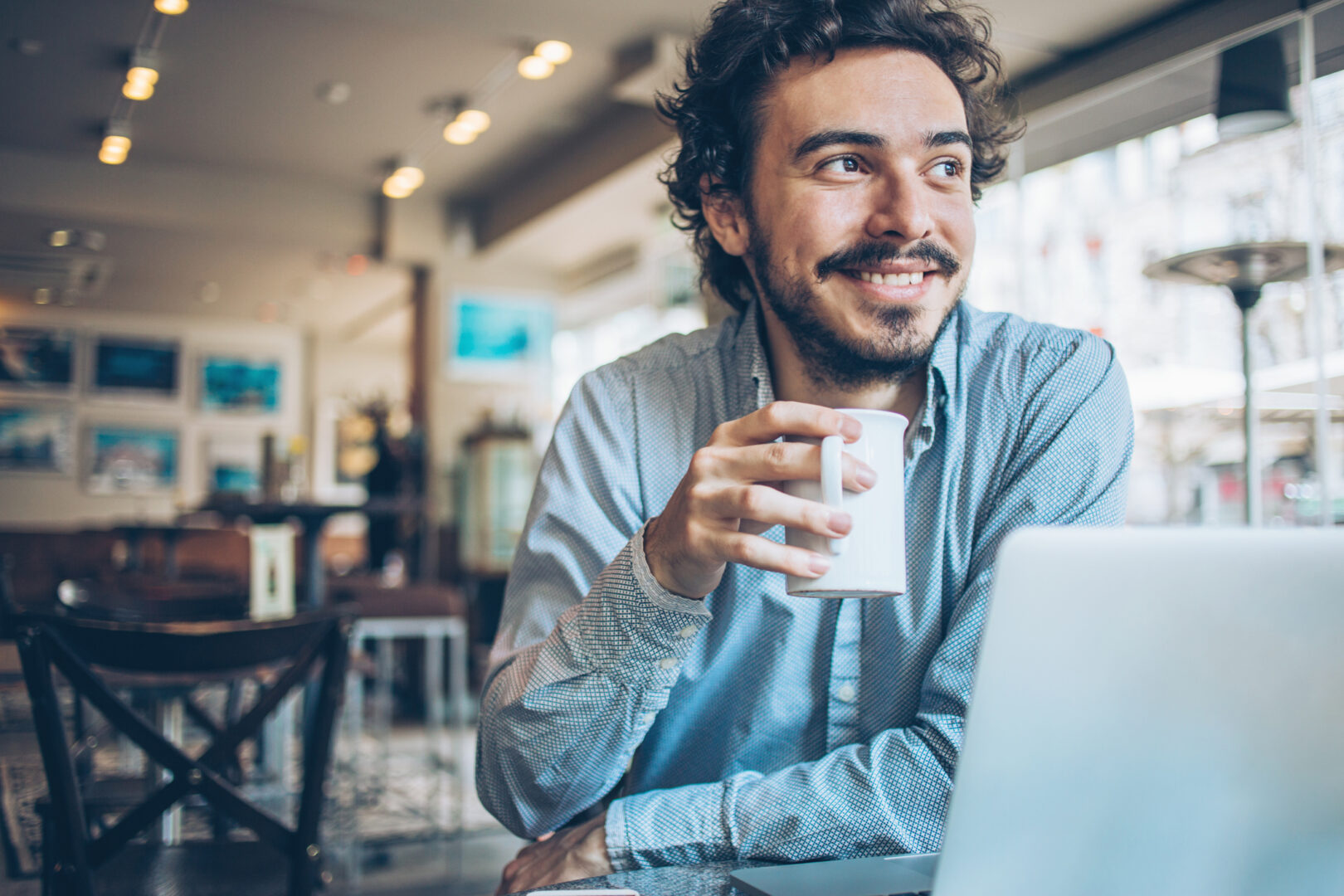 Thị trường chứng khoán bán tháo: đã đến lúc mua cổ phiếu Starbucks