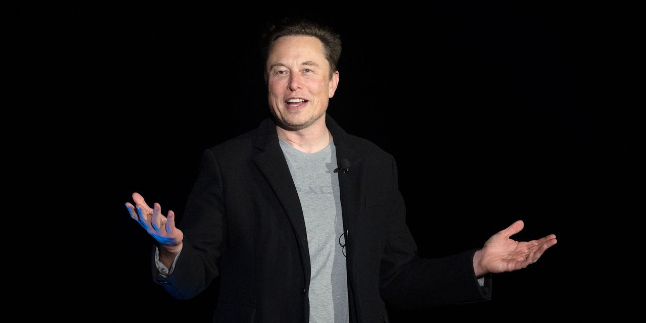 Tesla sẽ không ngừng rơi chừng nào Musk chưa ngừng bán – cổ phiếu sẽ đi về đâu?