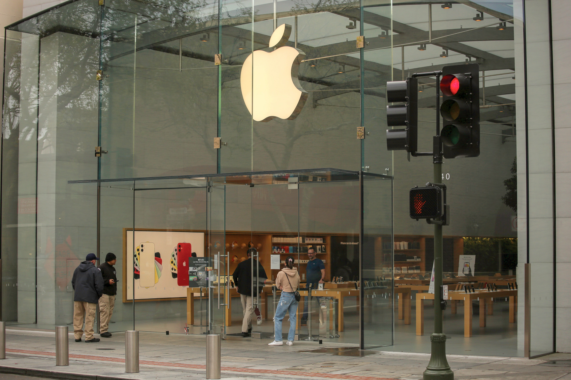 Giảm 17%, cổ phiếu Apple đang rất đáng mua ngay lúc này