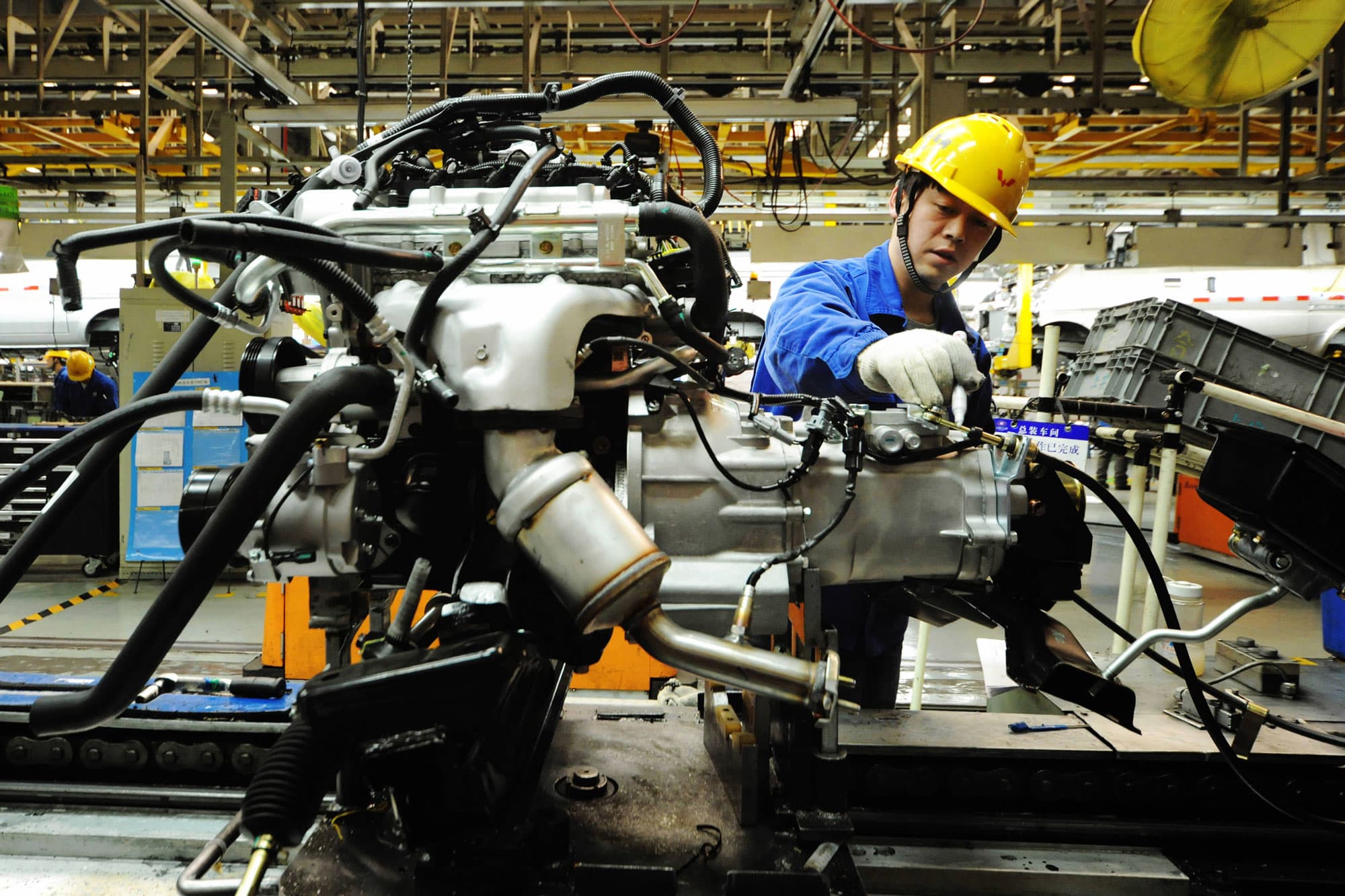 Tesla, Mercedez, Volkswagen, GM có nguy cơ bị ảnh hưởng nặng nề bởi sự giảm tốc của kinh tế Trung Quốc