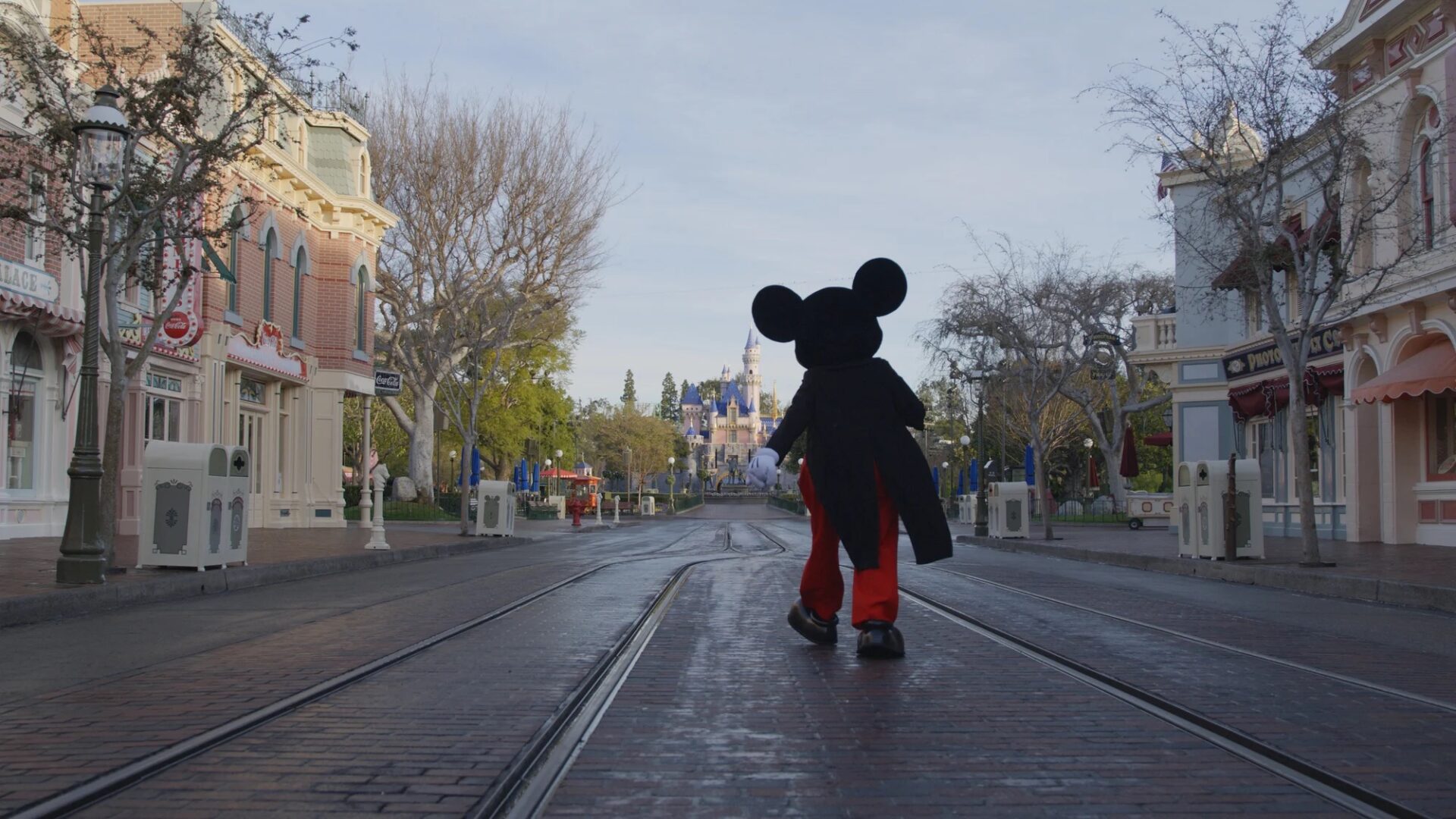 Cổ phiếu Disney đã giảm 30% trong năm nay – liệu có nên mua?