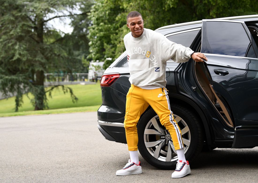 Vì sao cầu thủ đắt giá nhất hành tinh Kylian Mbappe “kết” ô tô thương hiệu Volkswagen?