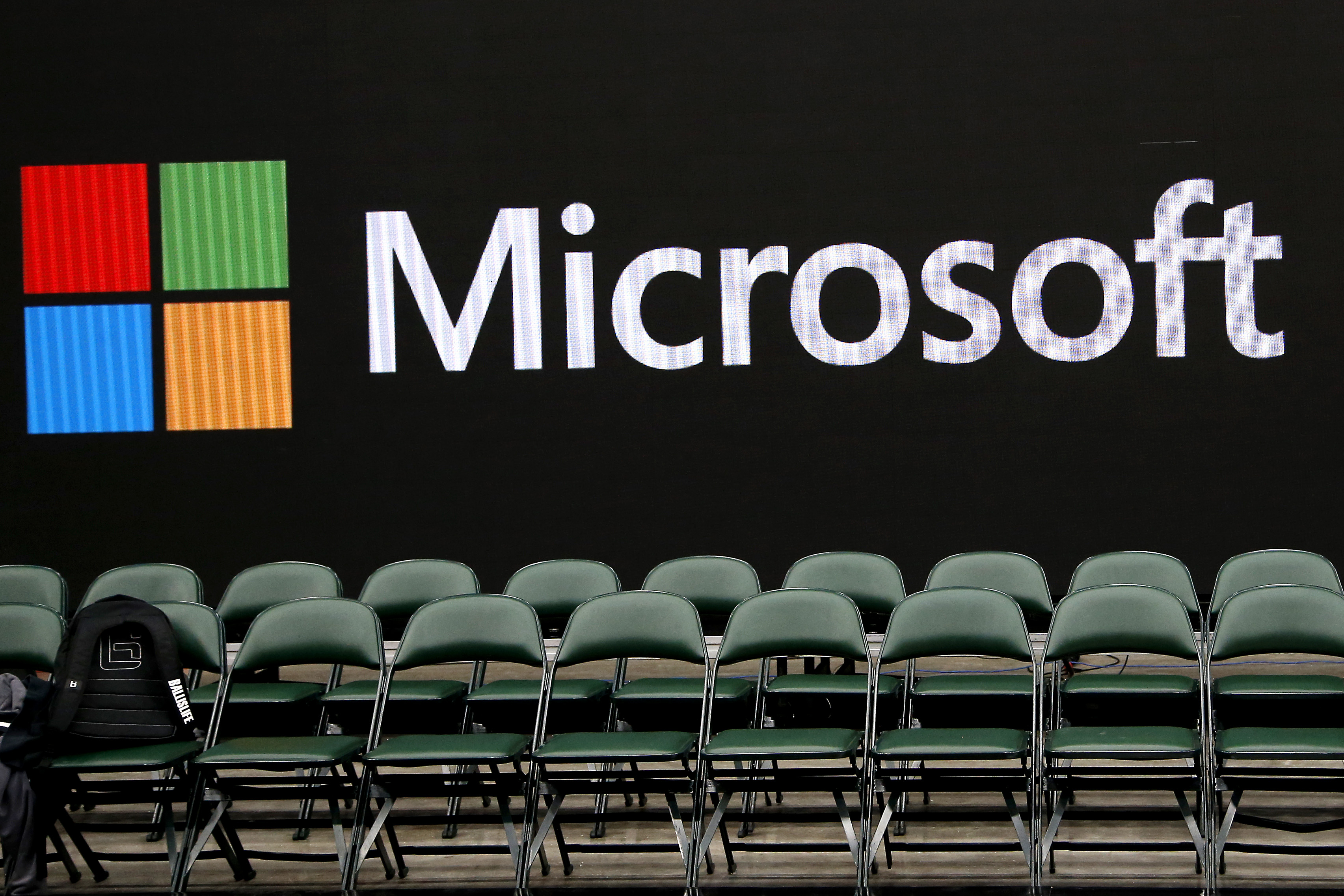 Cổ phiếu Microsoft: mua, bán hay giữ trong năm 2023?