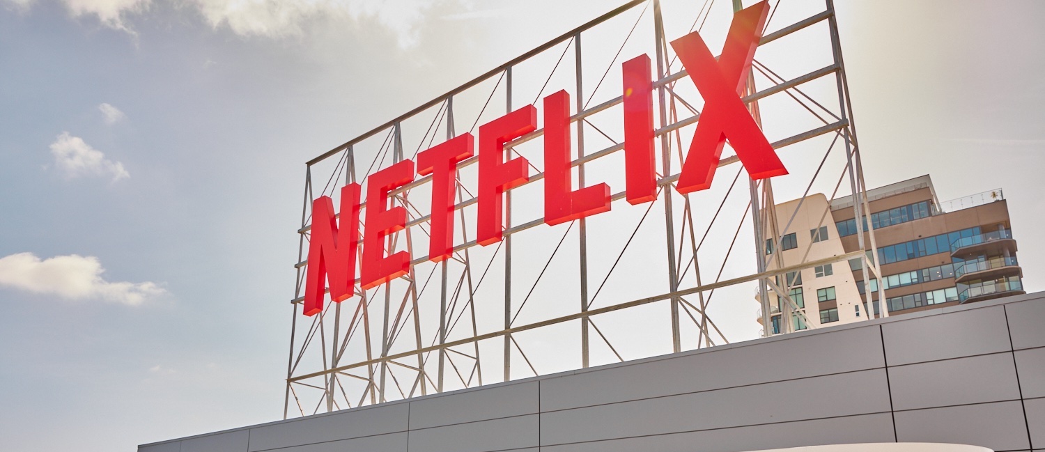 Thị trường chứng khoán bán tháo: cổ phiếu Netflix có đáng mua?