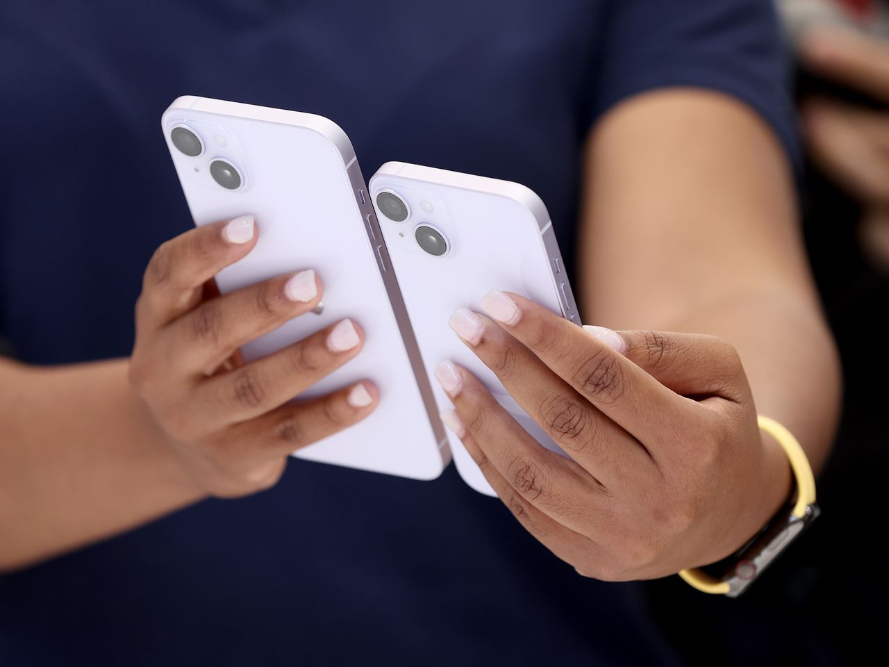 Cảnh báo iPhone của Apple làm dấy lên quan ngại về sụt giảm doanh số