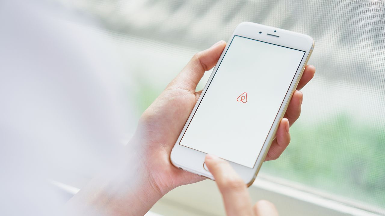 Chuyên gia cảnh báo: tăng trưởng của Airbnb có thể bị hạn chế bởi nền kinh tế suy yếu