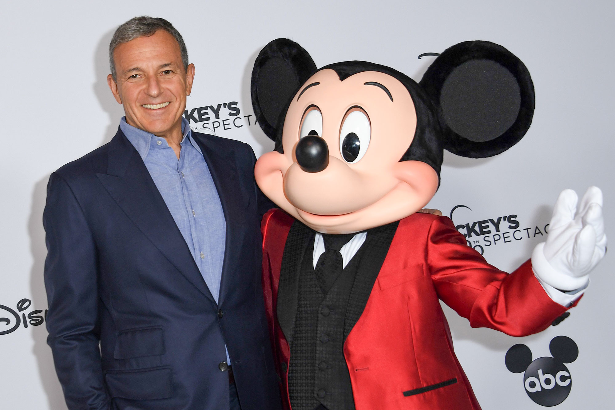 Cổ phiếu Disney có đáng mua sau khi Chapek bị ‘trảm’ để đưa Iger trở về?