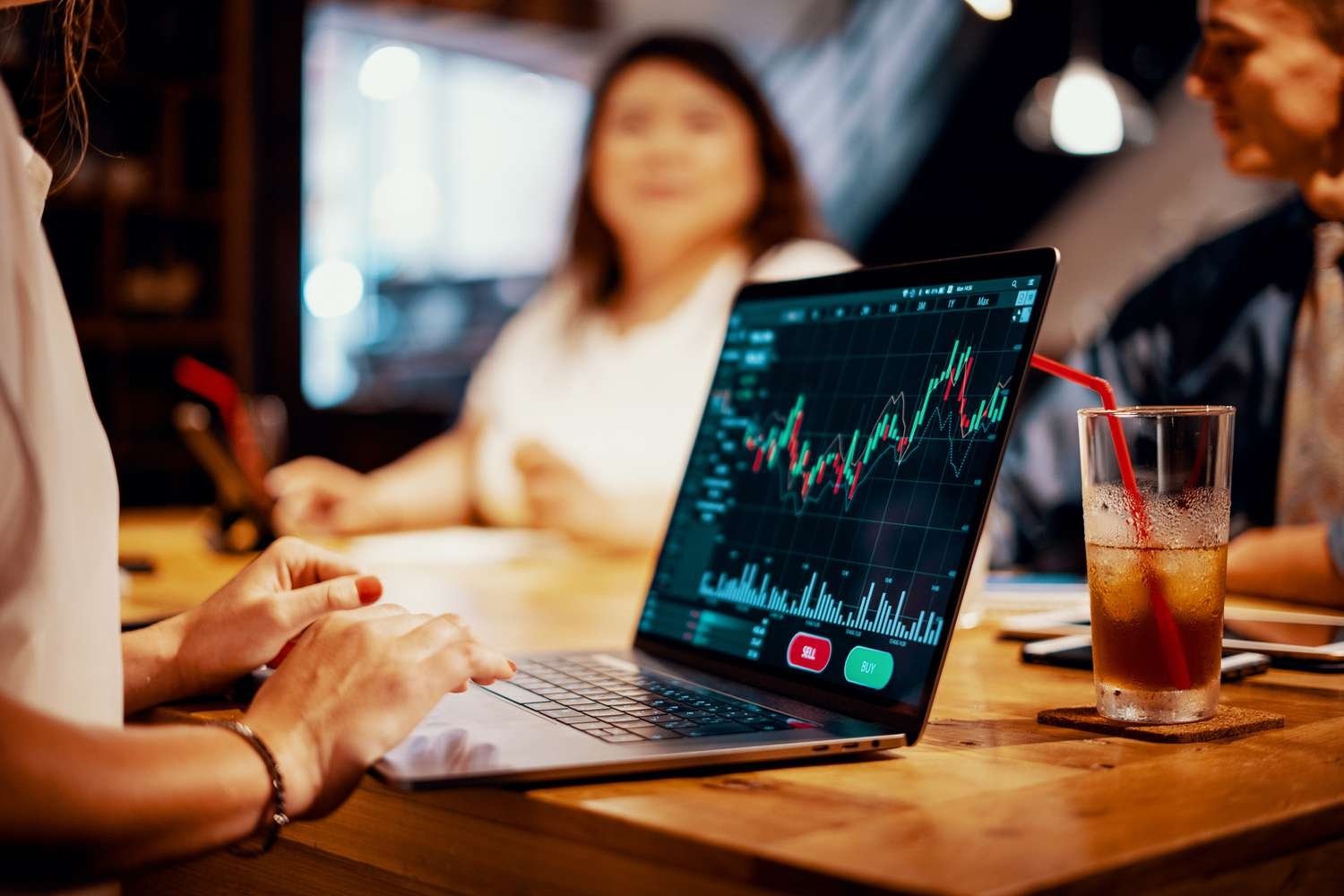AUD/JPY và S&P 500: các kịch bản đột phá kênh giá