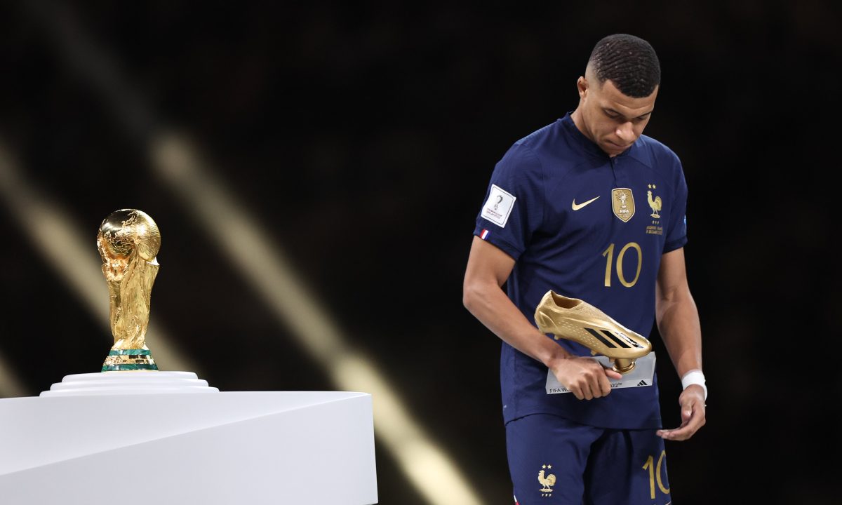 Nỗ lực bất thành, Mbappe vẫn tiếp bước Pele