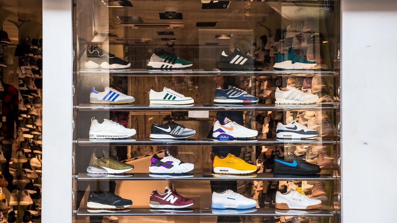 Cuộc đua bán lẻ trong khuôn khổ World Cup giữa Adidas với Nike