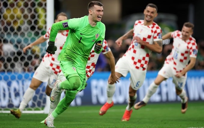 Gia thế ấn tượng của người hùng Croatia Livakovic