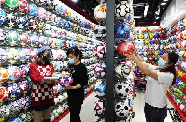 Nghĩa Ô chiếm 70% thị phần hàng hóa World Cup