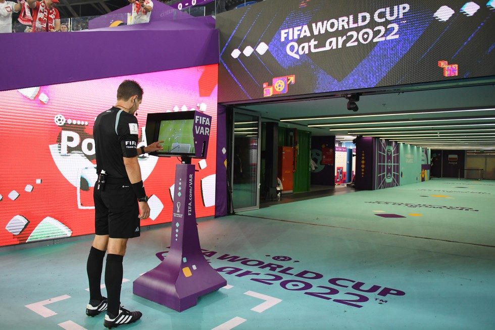 Công nghệ VAR là gì? Công nghệ VAR áp dụng trong năm 2022 có gì mới