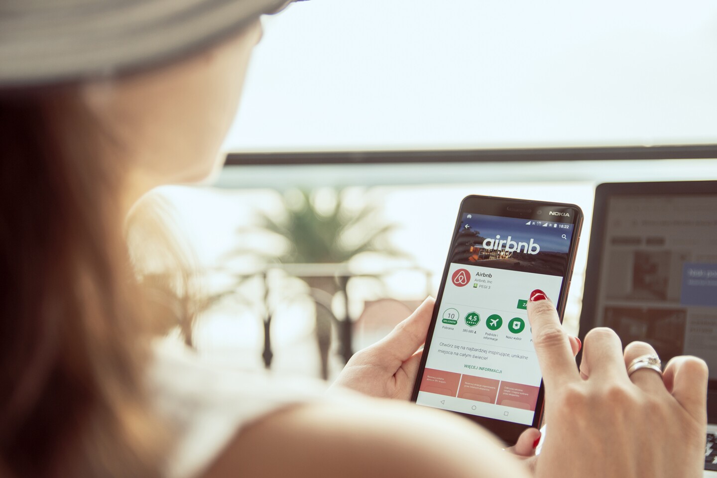 Airbnb có phải là cổ phiếu đáng mua hàng đầu trong năm 2023?