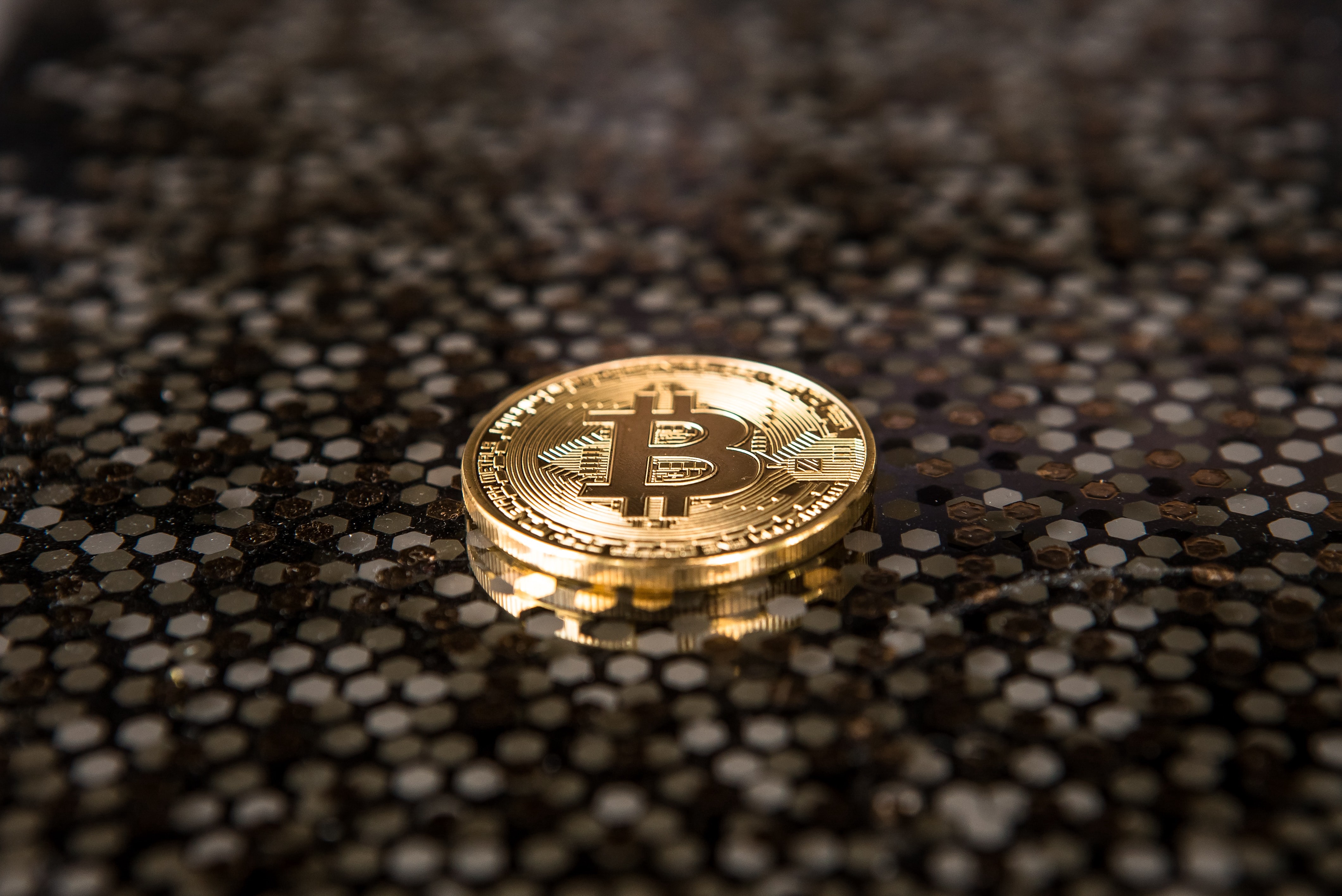 Giá Bitcoin đi ngang; Grayscale vướng vào kiện tụng