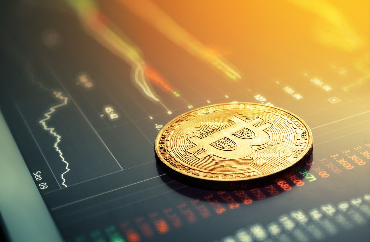 Bitcoin mất ngưỡng 18.000 USD sau thông báo lãi suất của FED