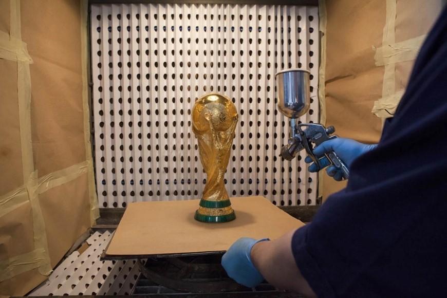 Thăm xưởng chế tạo cúp vàng World Cup