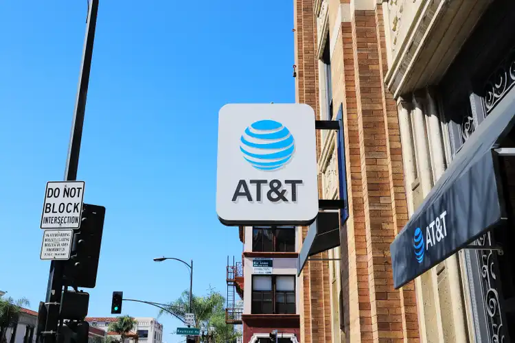 Nhận định chuyên gia: Cổ phiếu AT&T đang kém "hấp dẫn" hơn các đối thủ