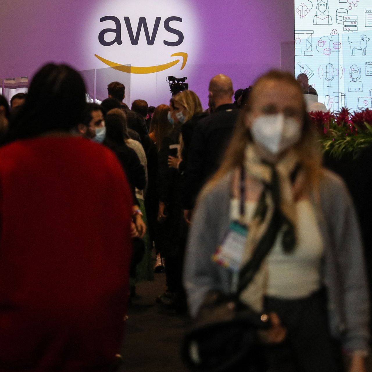 Nhận định chuyên gia: cổ phiếu  Amazon vẫn đáng mua cho dù AWS gây thất vọng