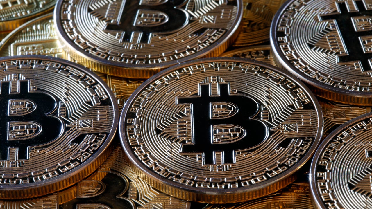 Bitcoin mất mốc 23.000 USD trước thềm cuộc họp của FED