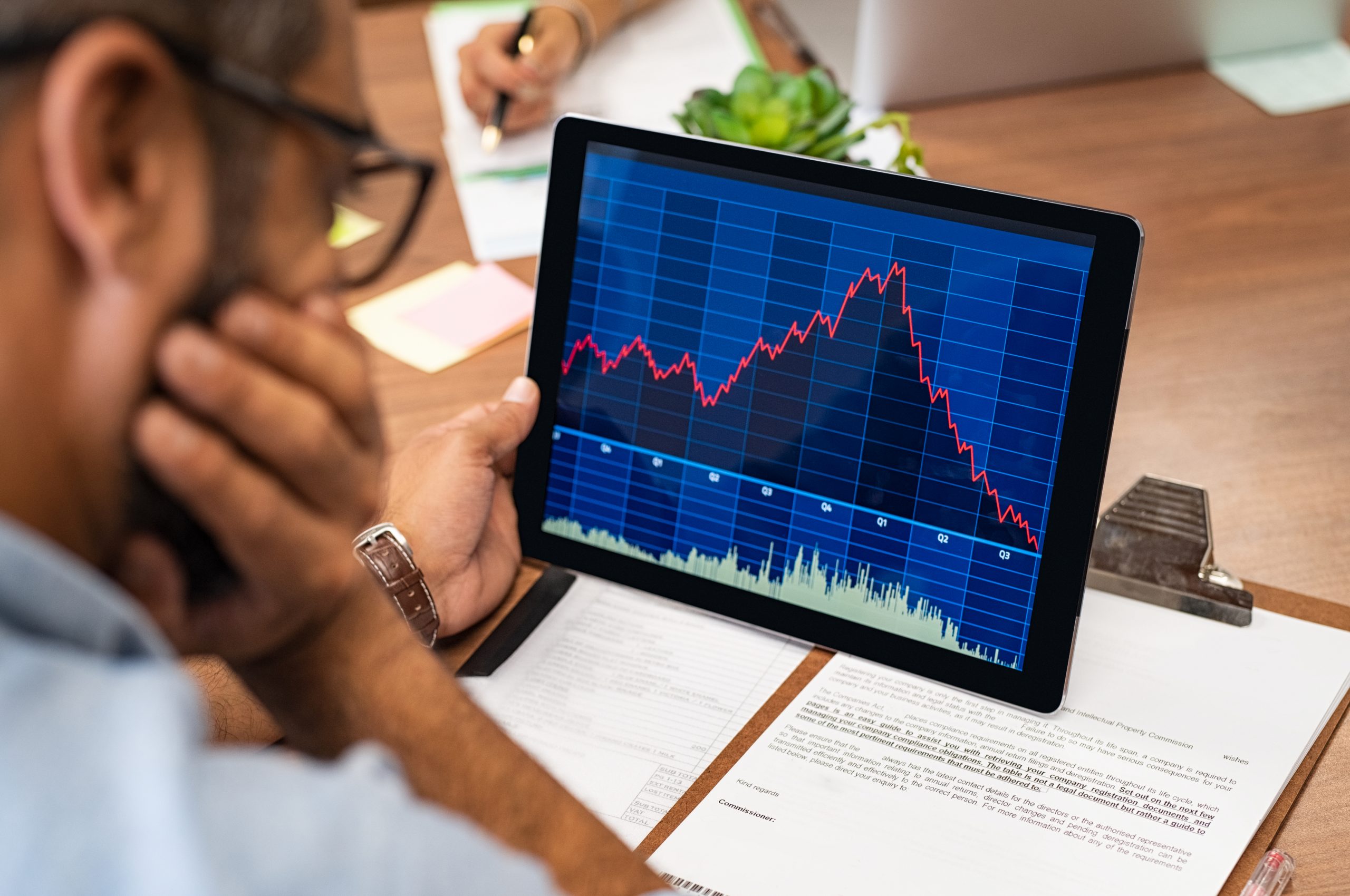 Mua ngay Apple, Intel, Salesforce – 3 cổ phiếu có hiệu suất kém nhất tháng 12 của Dow Jones