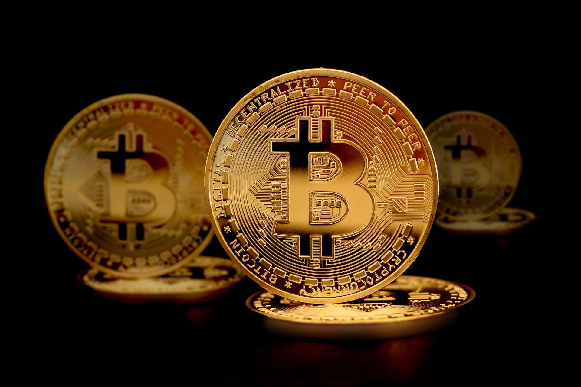 Bitcoin mạnh mẽ vượt ngưỡng 21.300 USD