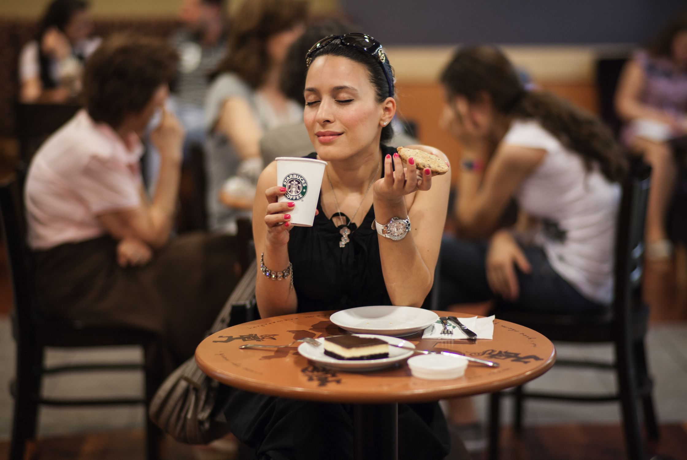 Cẩn thận khi mua cổ phiếu Starbuck ở thời điểm hiện tại!
