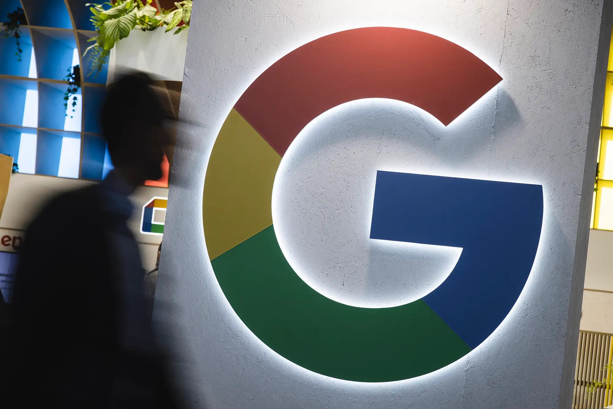 Đối thủ của ChatGPT mắc lỗi gì khiến Google phải trả giá đắt?
