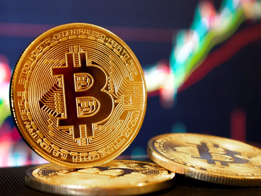 Bitcoin giằng co trên ngưỡng 24.100 USD