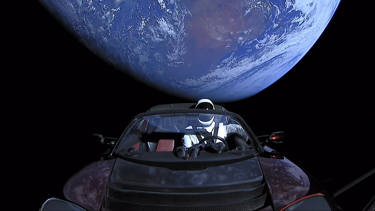 Hành trình của chiếc Tesla Roadster trong không gian