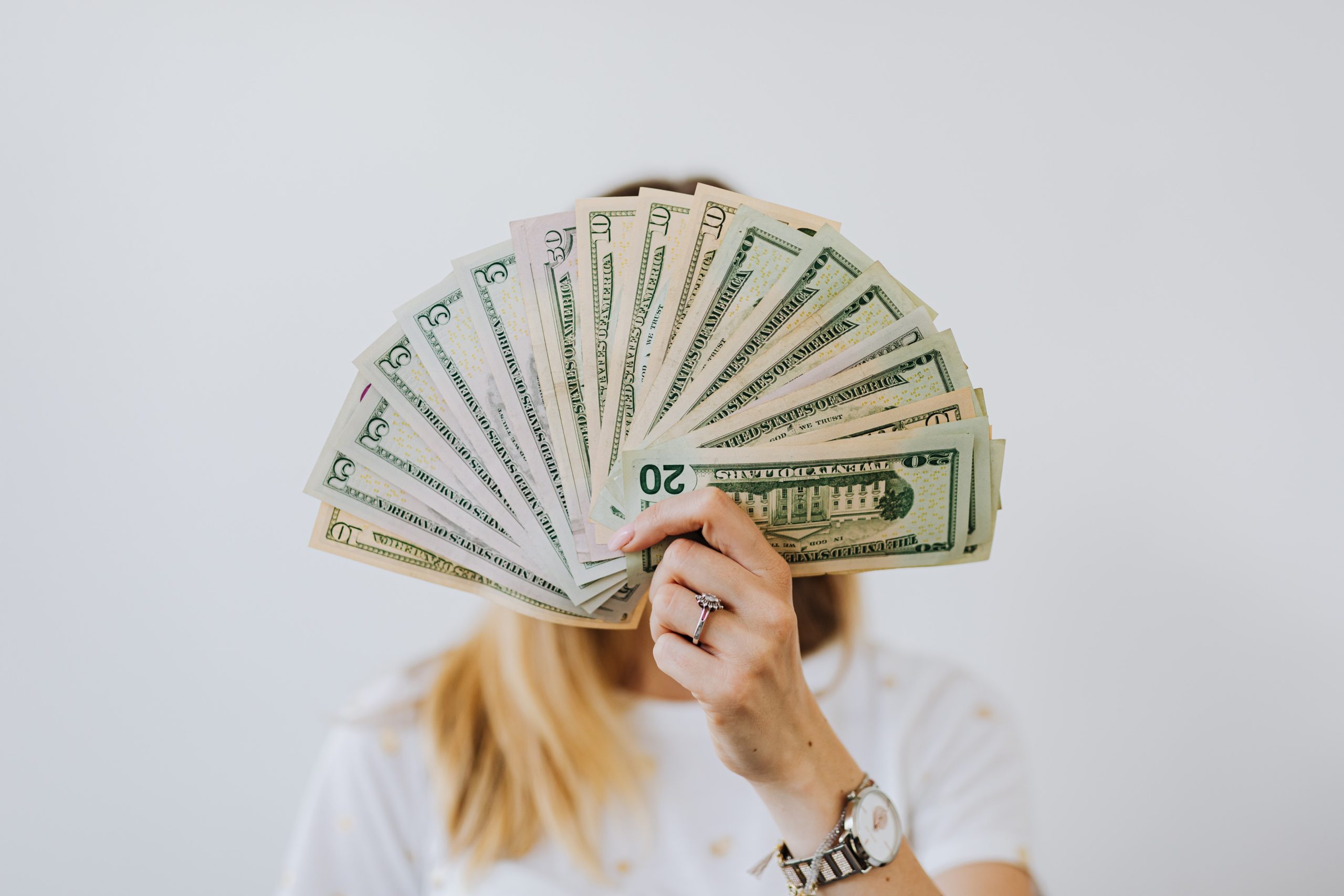 Nếu đầu tư 10.000 USD vào cổ phiếu Amazon từ 10 năm trước, đây là số tiền bạn sẽ có ngày hôm nay