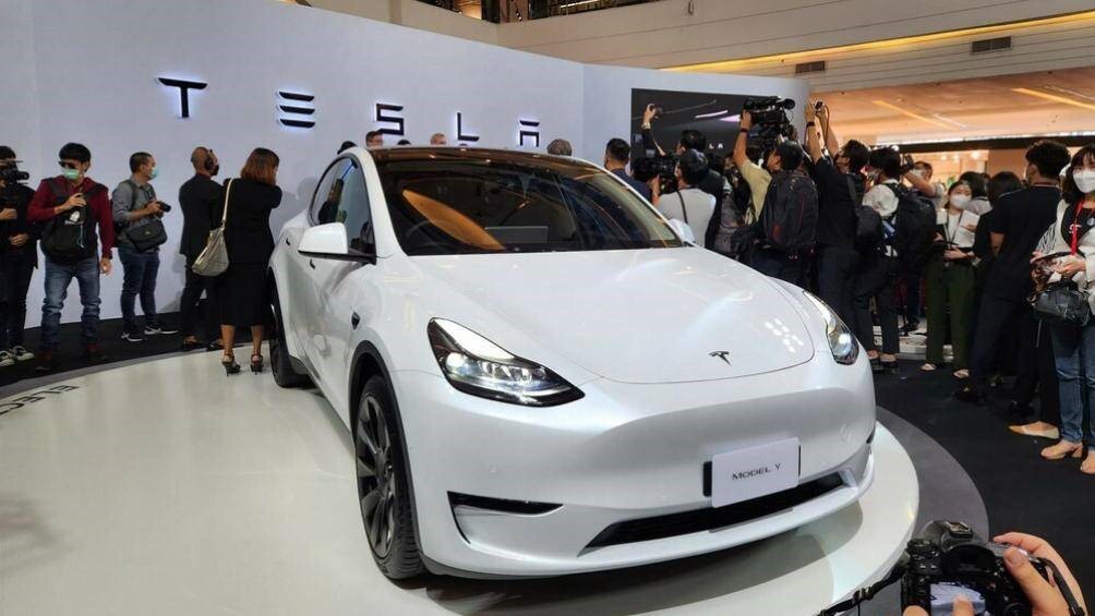Tesla tiếp tục “tung chiêu” thu hút khách hàng