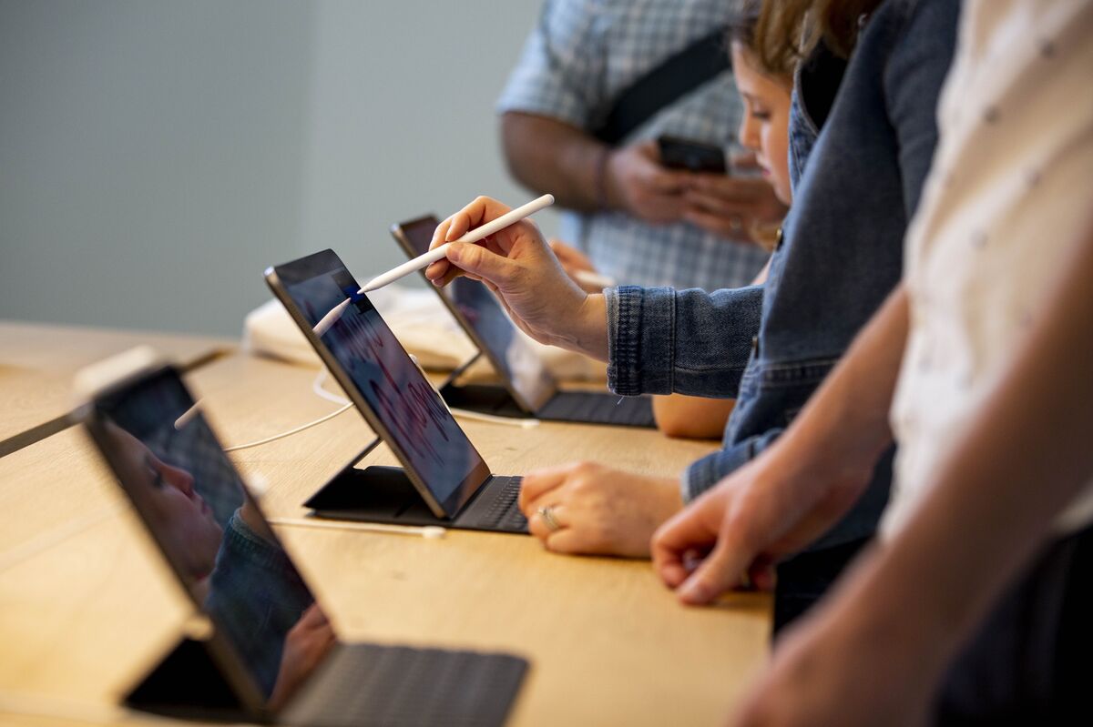 Cổ phiếu Apple: so sánh luận điểm chủ mua, chủ bán